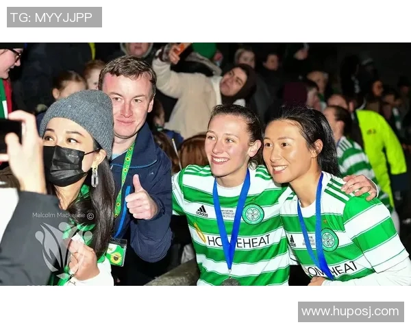 足球明星化身银发老人展现人生百态精彩表演引发观众热议